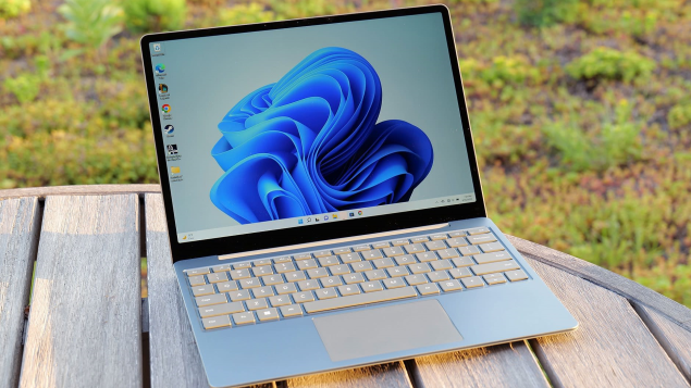 Nên mua phiên bản Surface Laptop Go 2 nào?